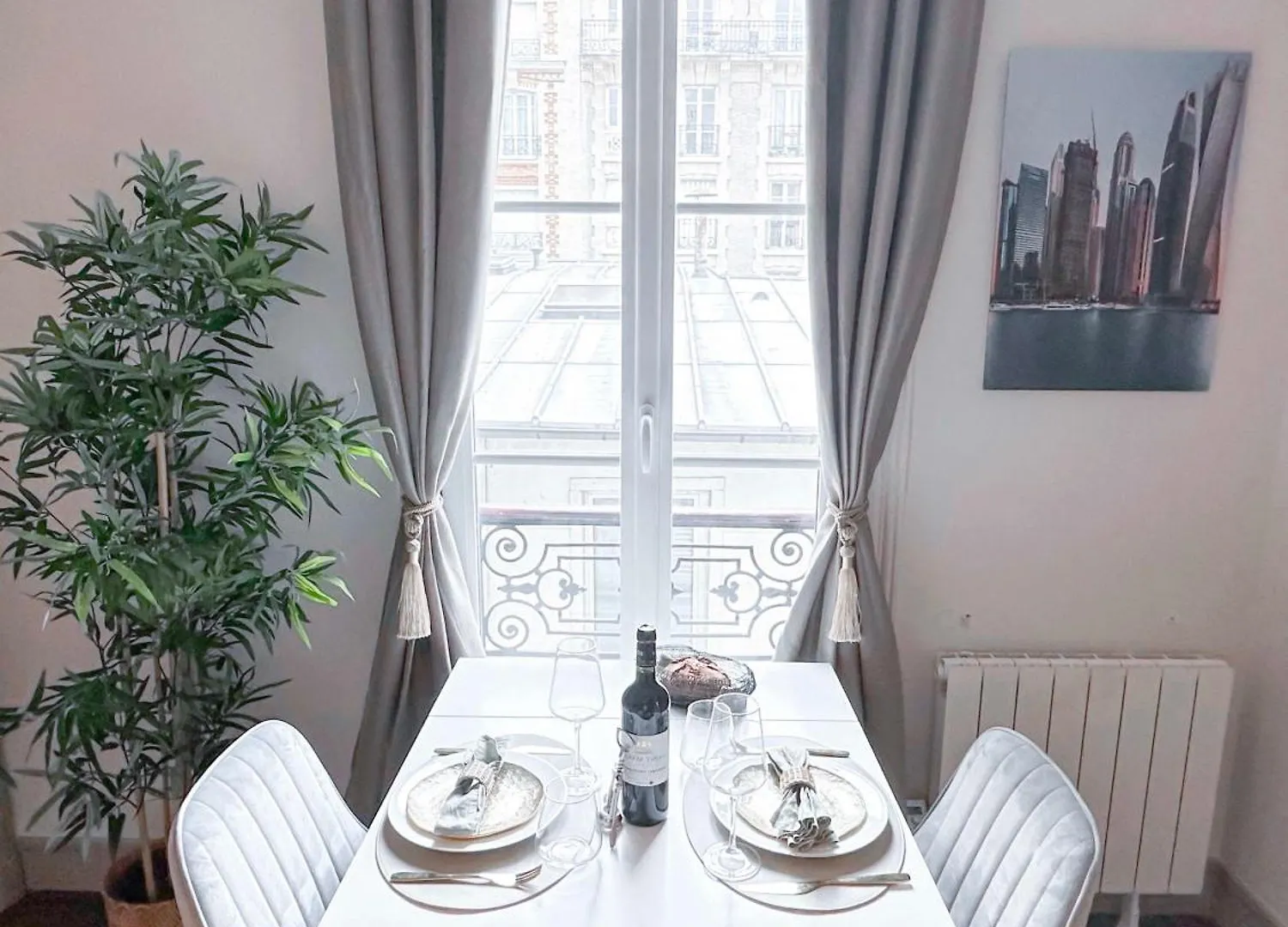 Comfortable Family Home In Paris