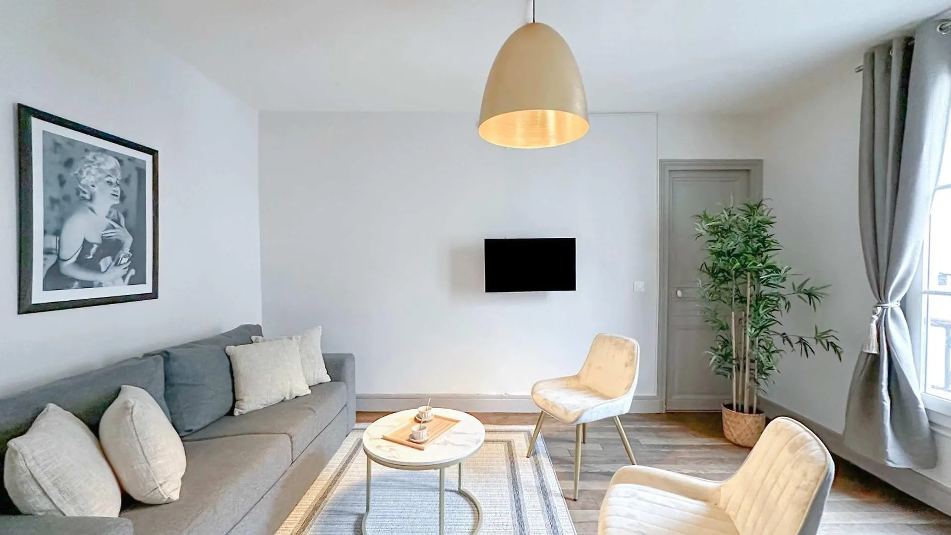 Comfortable Family Home In Paris